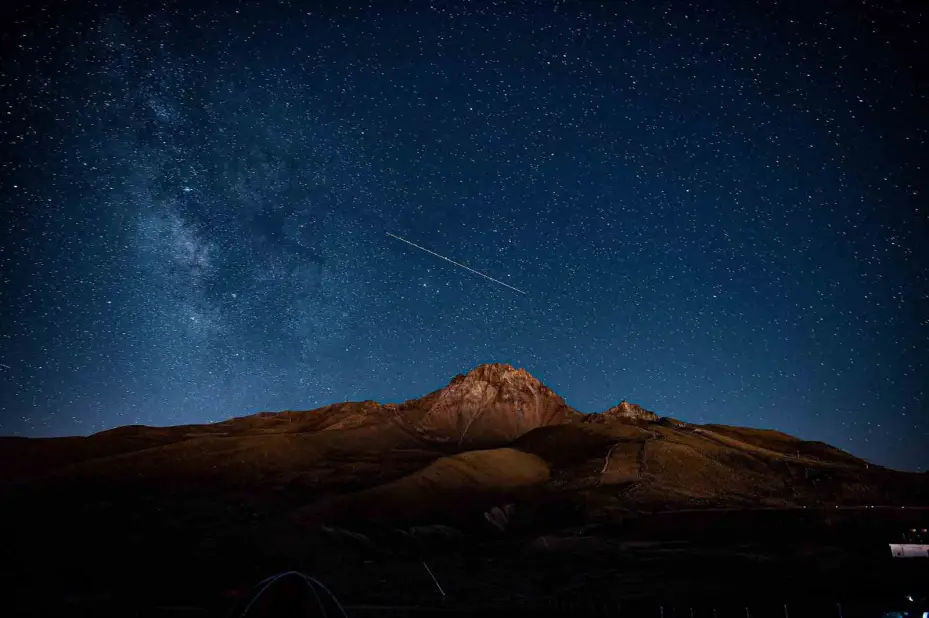 Büyükşehir’in Perseid Gözlem Şöleni, gökyüzünü tutkunlarını Erciyes’te buluşturdu