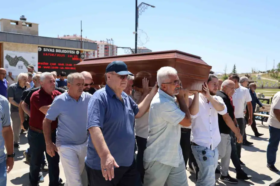 Eski bakan Abdüllatif Şener’in acı günü