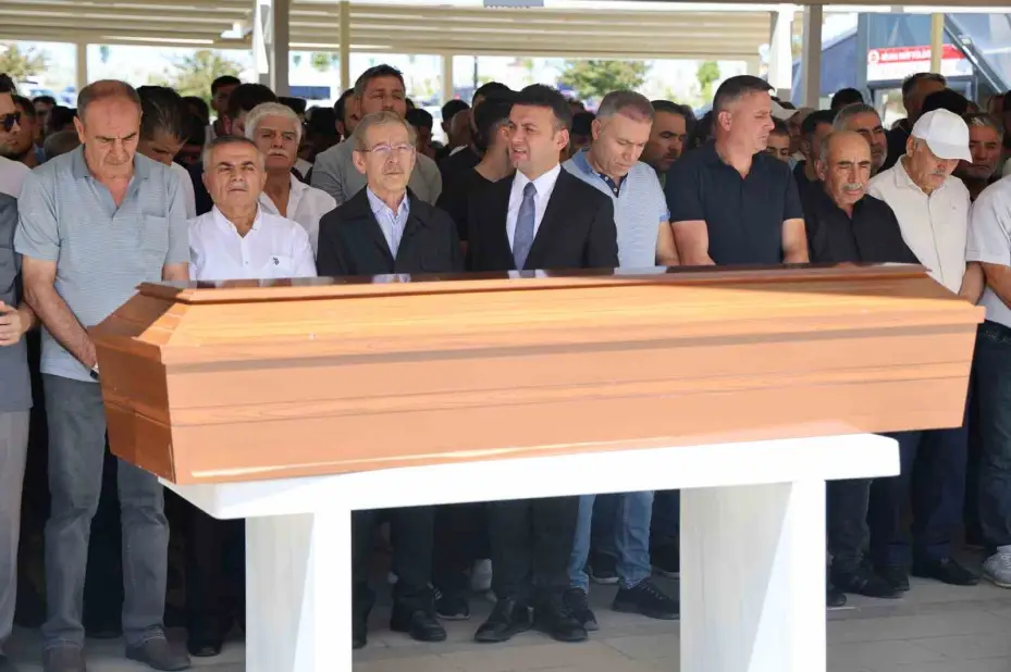 Eski bakan Abdüllatif Şener’in acı günü