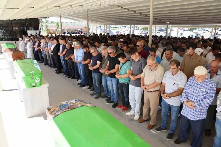 Eski bakan Abdüllatif Şener’in acı günü