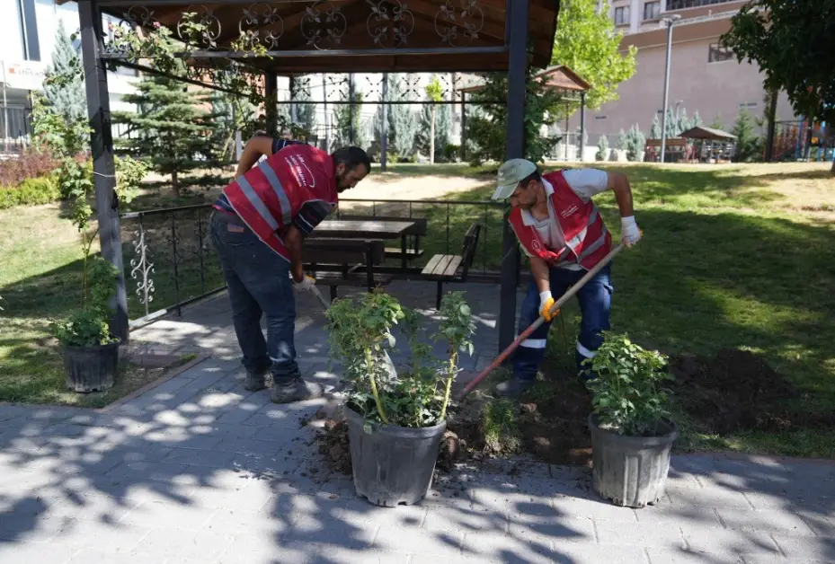 Keçiören’de park ve bahçelere estetik dokunuş