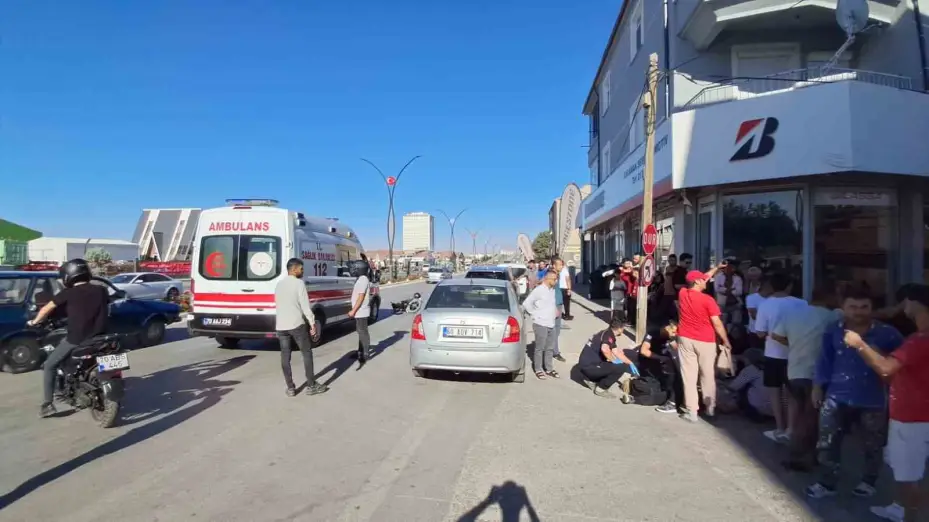 Karaman’da motosiklet kadına çarptı, hem sürücü hem yaya yaralandı