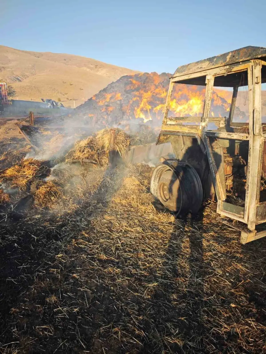 Samanlıkta çıkan yangın, 6 bin balya ve 4 traktörü küle çevirdi