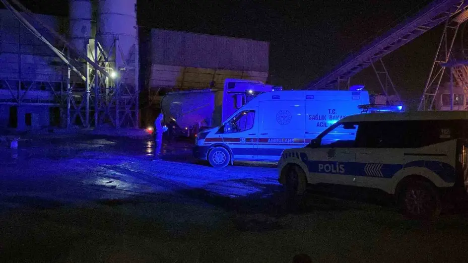Ekmek kapısı, canını aldı... Çimento kamyonunun kapağının çarptığı şoför yaşamını yitirdi