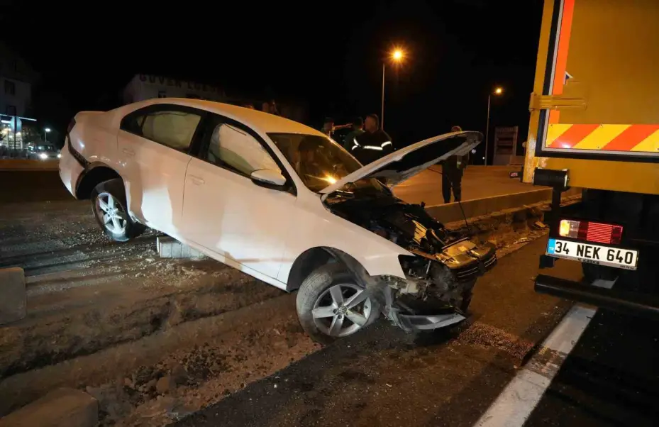 Kırıkkale’de kargo kamyonu ile otomobil çarpıştı