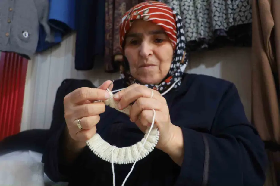 Tuhafiyeci el işi atölyesine dönüştü, kadınlar ev ekonomisine destek olmaya başladı