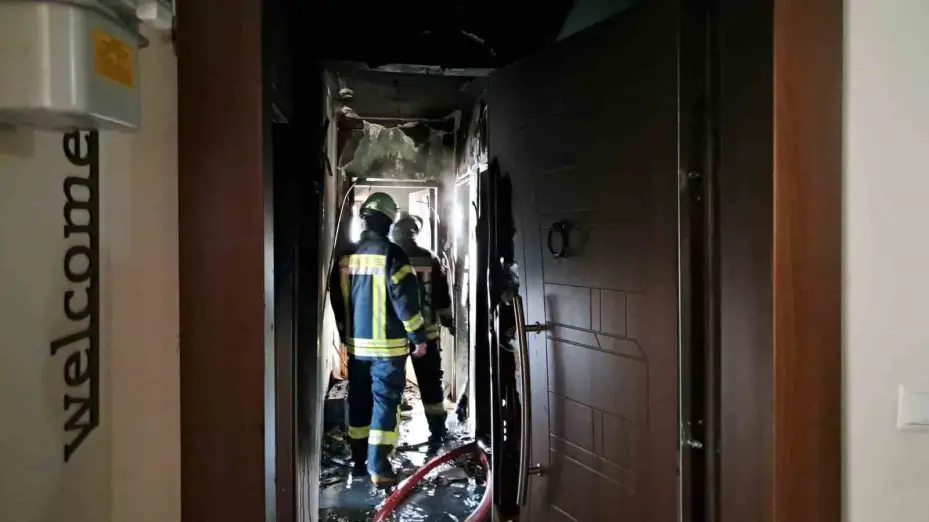 Karaman’da apartmanın son katında korkutan yangın