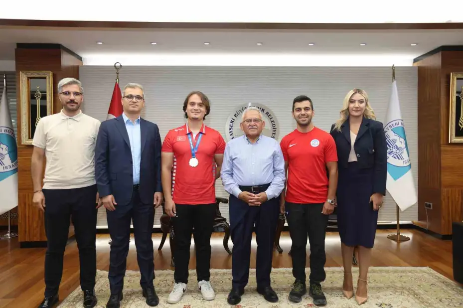 Başkan Büyükkılıç, dünya şampiyonu Arslan’ı ağırladı