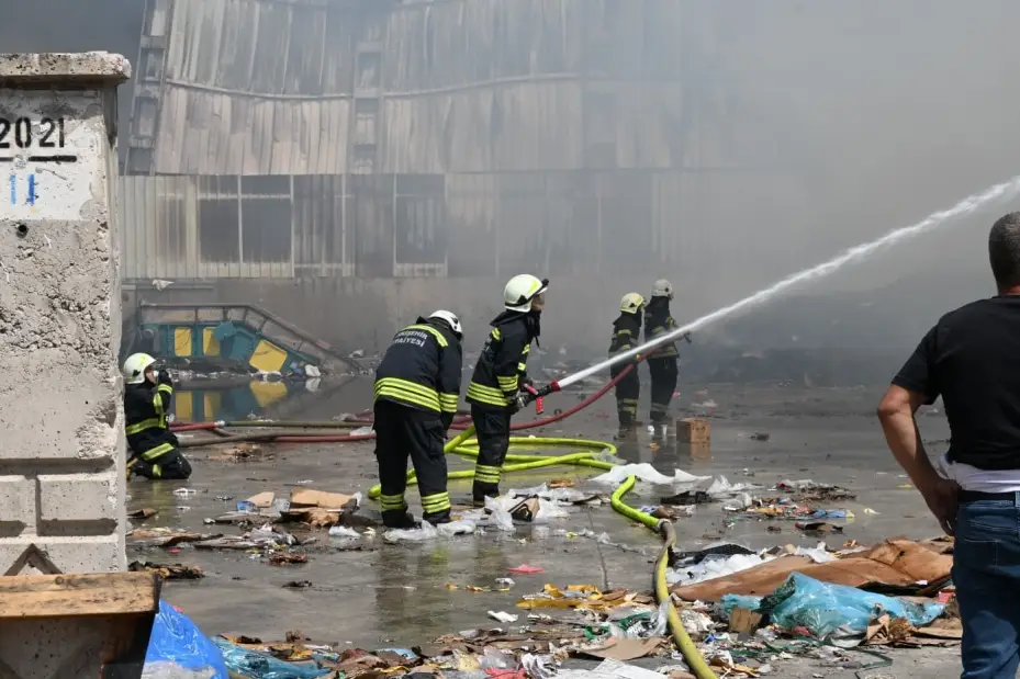 Eskişehir’de geri dönüşüm fabrikasında büyük yangın