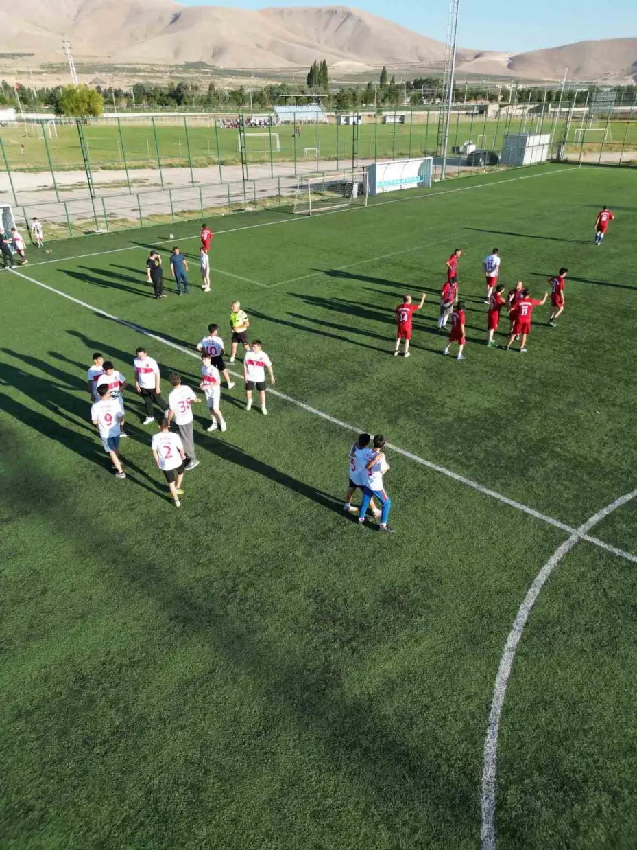 Geçmiş ile bugünü buluşturan futbol maçı