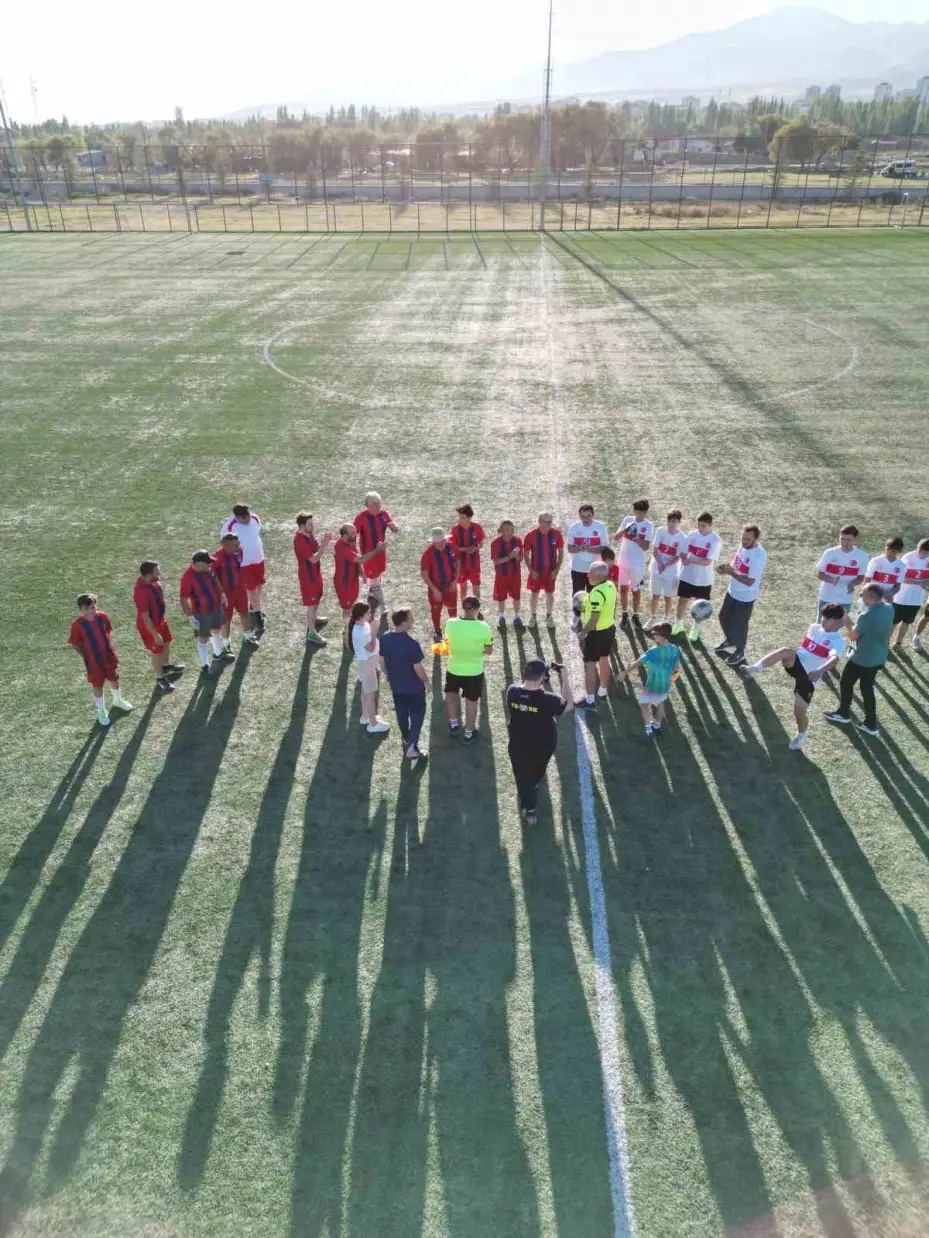 Geçmiş ile bugünü buluşturan futbol maçı