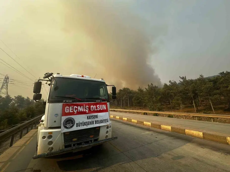 Kayseri Büyükşehir’den Mersin’de yangın döndürme çalışmasına destek