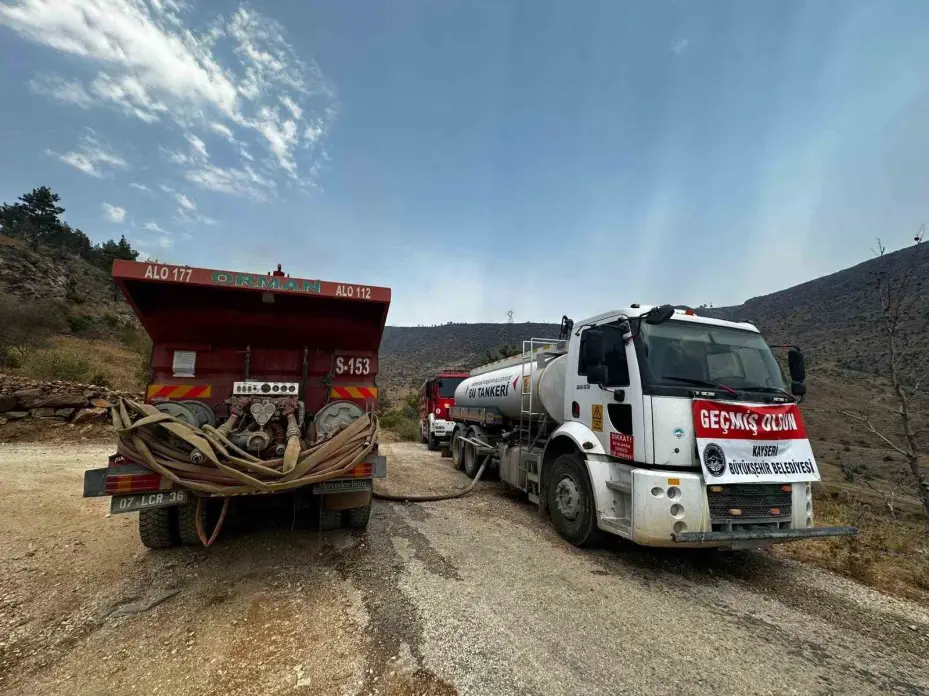 Kayseri Büyükşehir’den Mersin’de yangın döndürme çalışmasına destek