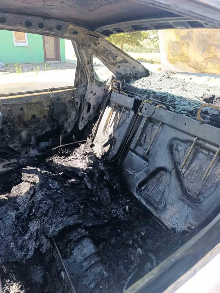 Elektrik aksamından yangın çıktı, otomobil kullanılamaz hale geldi