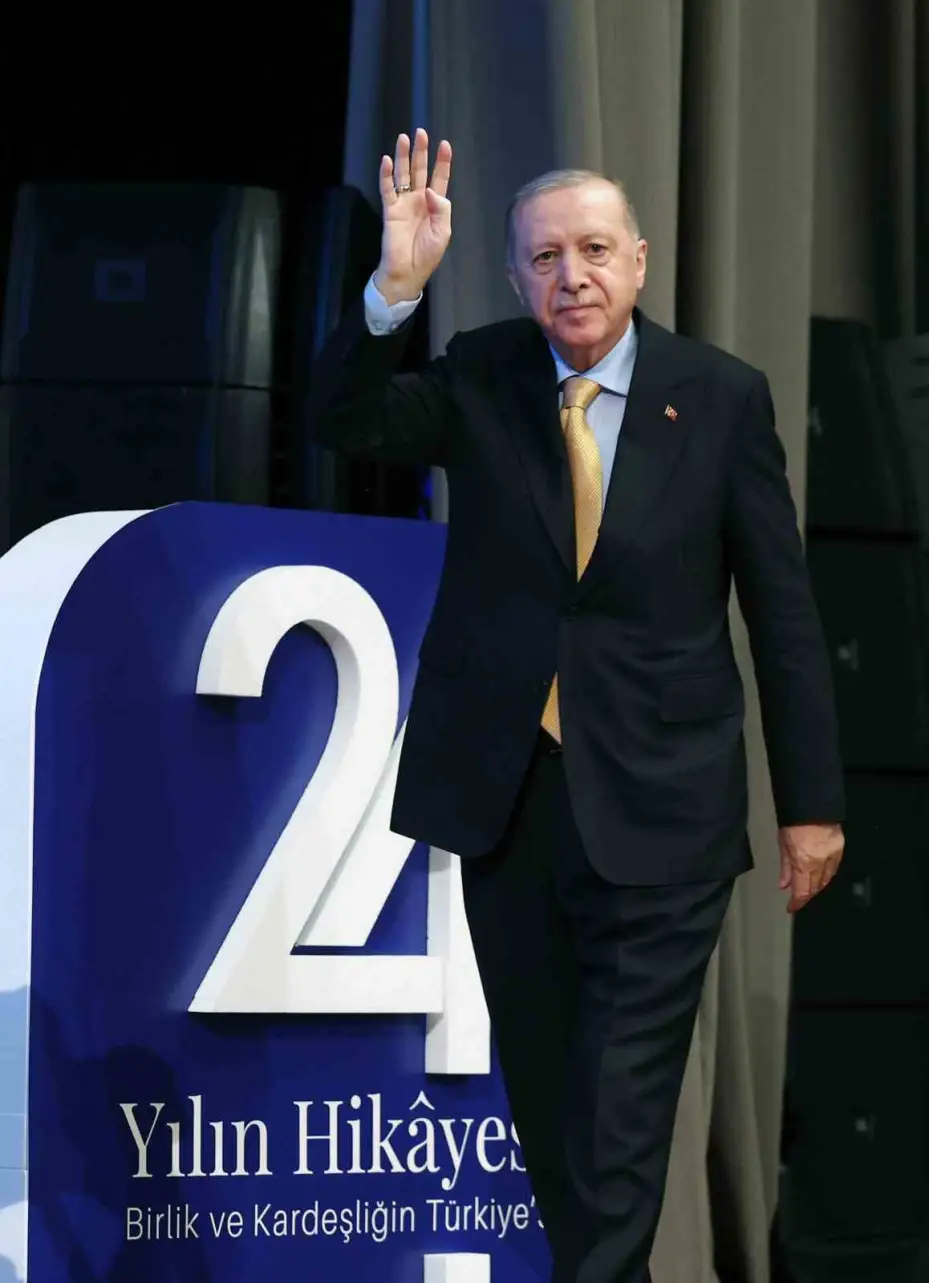 Cumhurbaşkanı Erdoğan: "Soluklanmaları için bir süreliğine dinlenmeye aldığımız arkadaşlarımızla bağımızı asla koparmaz, irtibatımızı kesmez, vefamızı hiçbir zaman eksik etmeyiz."