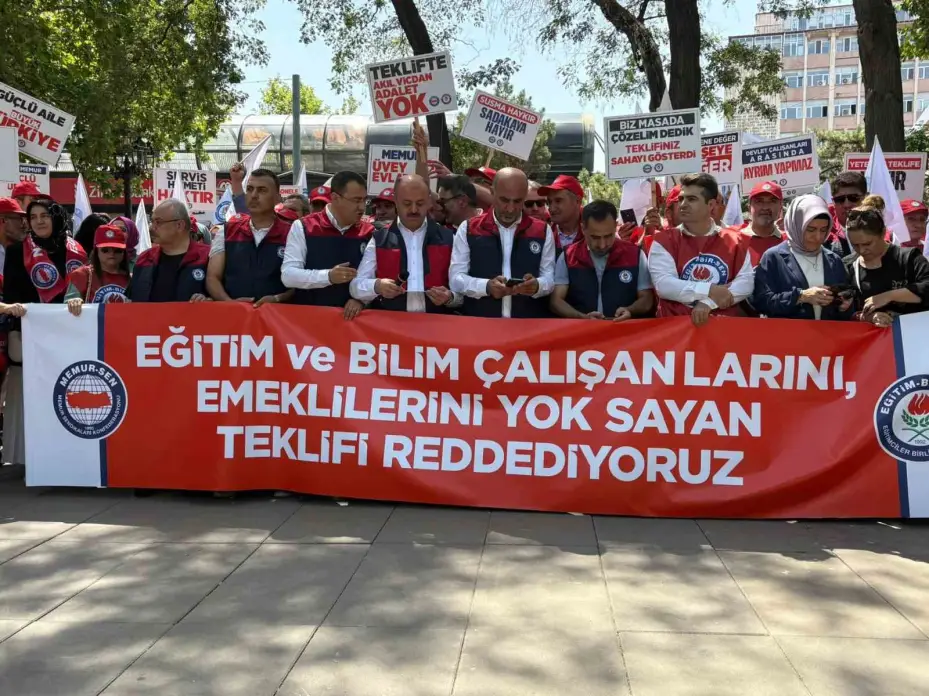 Eğitim-Bir-Sen’den 8. Dönem Toplu Sözleşme eylemi