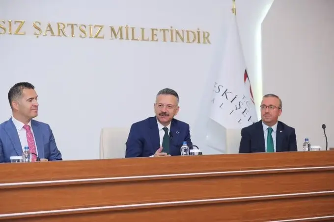 Vali Aksoy YKS’de derece yapan öğrencilerle buluştu