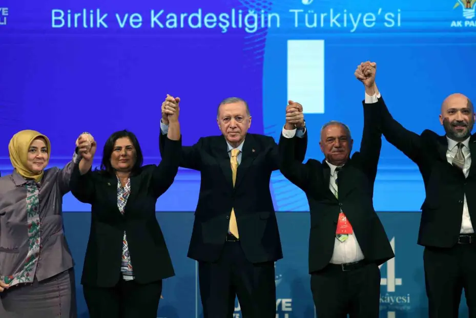 9 belediye başkanı AK Parti’ye katıldı