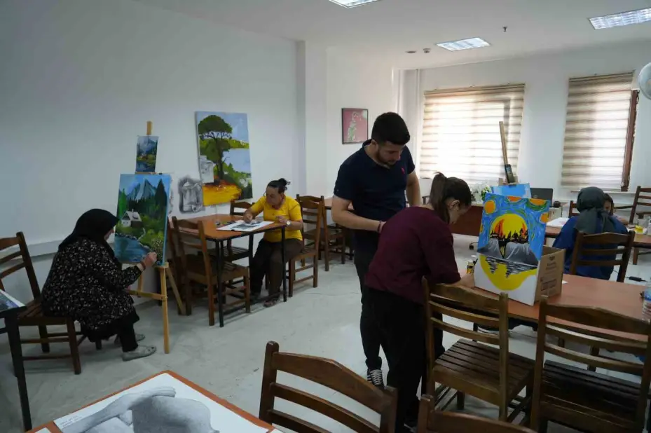 65 yaşında resim yeteneğini keşfetti