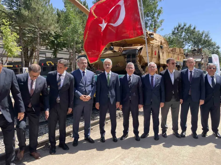 Üretimi tamamlanan yerli ve milli, UAIS tipi askeri araç taşıma vagonlarının ilk teslimatı yapıldı