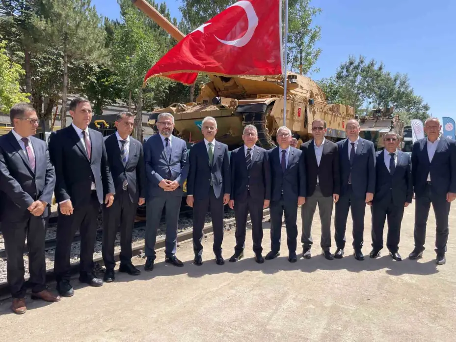 Üretimi tamamlanan yerli ve milli, UAIS tipi askeri araç taşıma vagonlarının ilk teslimatı yapıldı