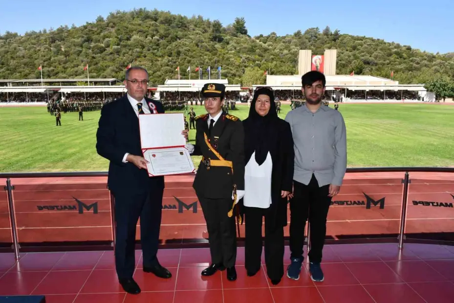 Şehit Ömer Halisdemir’in kızı teğmen oldu