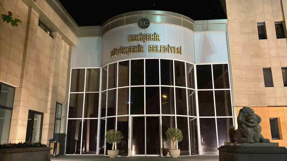 Eskişehir’de belediye binasında yangın paniği