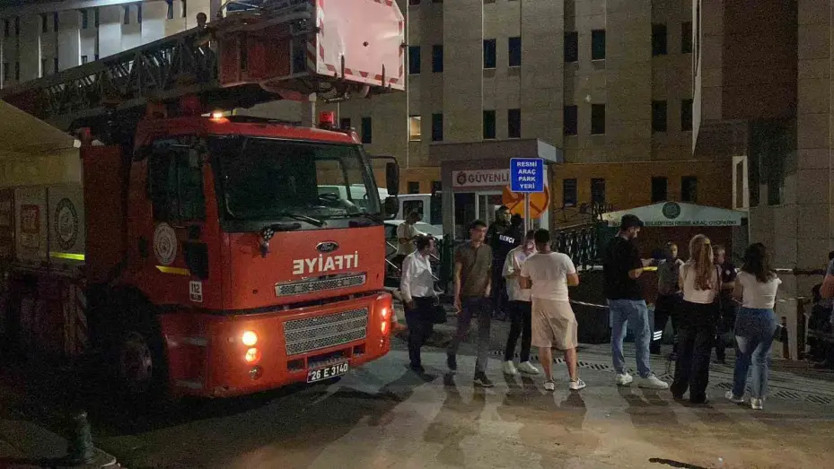 Eskişehir’de belediye binasında yangın paniği