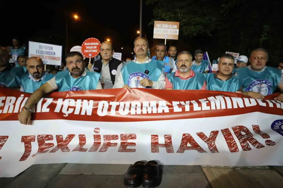Sağlık-Sen’den 81 ilde ‘112’ dakikalık oturma eylemi