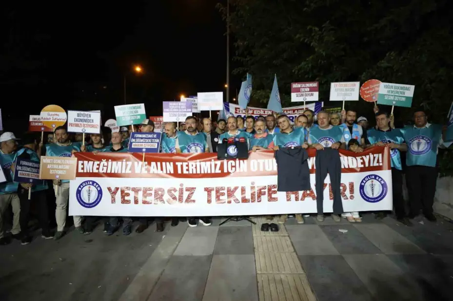 Sağlık-Sen’den 81 ilde ‘112’ dakikalık oturma eylemi