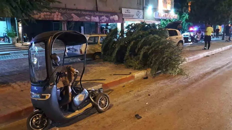 Karaman’da ortalığın savaş alanına döndüğü kaza maddi hasarla atlatıldı