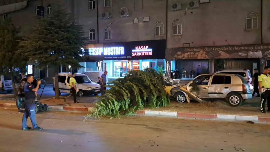 Karaman’da ortalığın savaş alanına döndüğü kaza maddi hasarla atlatıldı