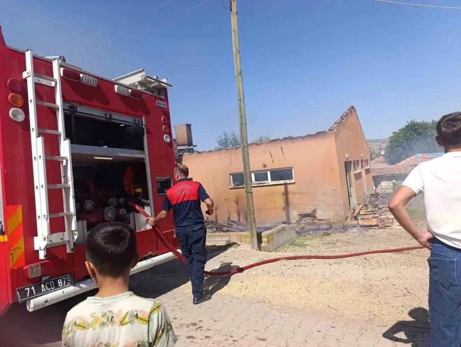 Ankara’da süt toplama deposunda yangın