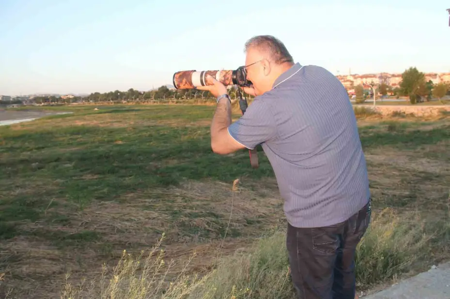 Fotoğraf tutkunu mali müşavir, kuş fotoğrafı için makinesini yanından ayırmıyor