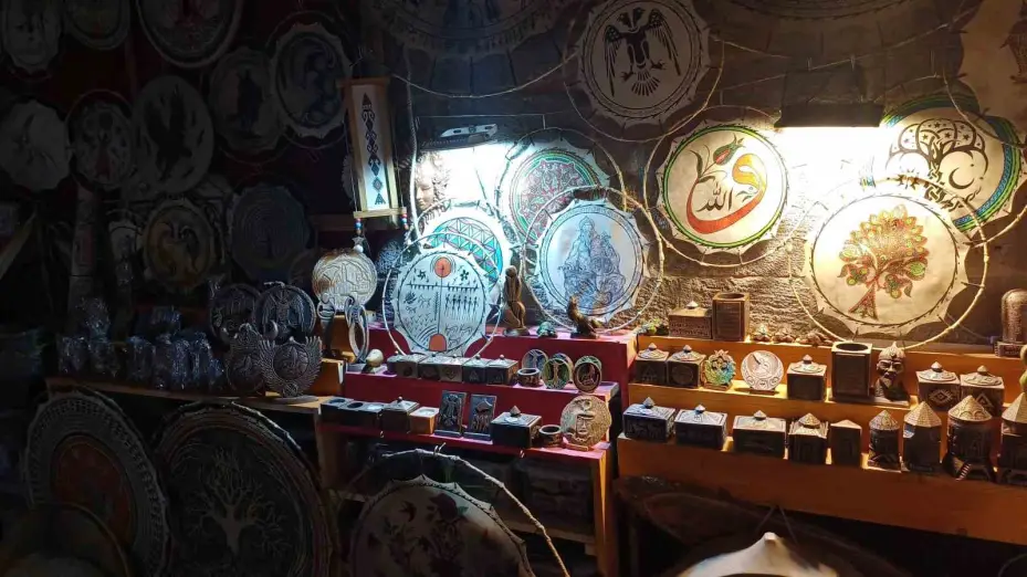 El sanatları ustasından gençlere çağrı: "Dijital ortamlar yerine el becerisi kazanın"