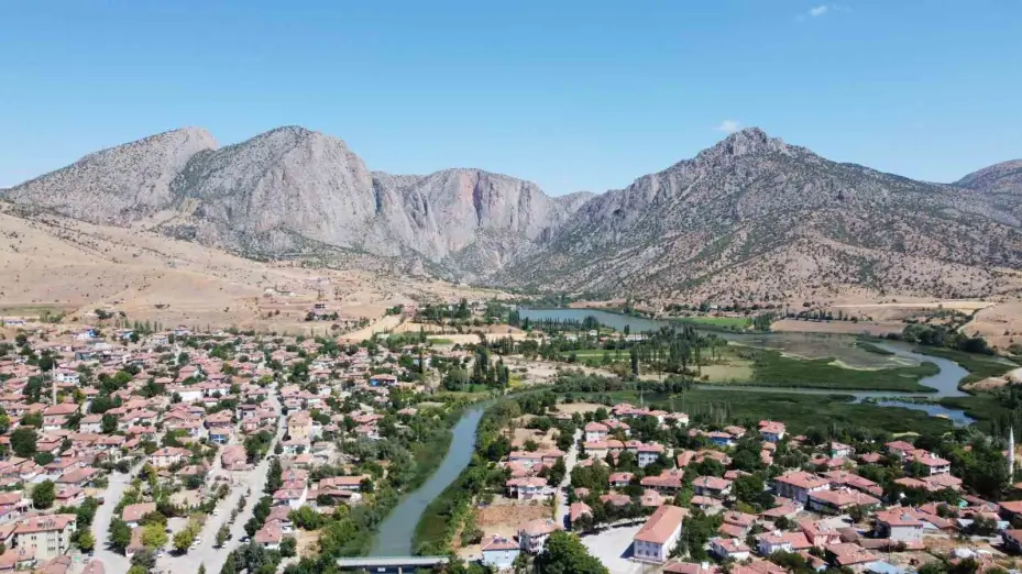 Görüntüsü ile mest eden Kazankaya Kanyonu, dron ile görüntülendi