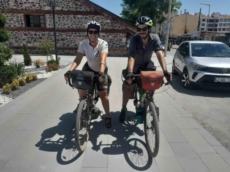 Bisikletleriyle Türkiye turu yapan Kanadalı ikili Karapınar’da