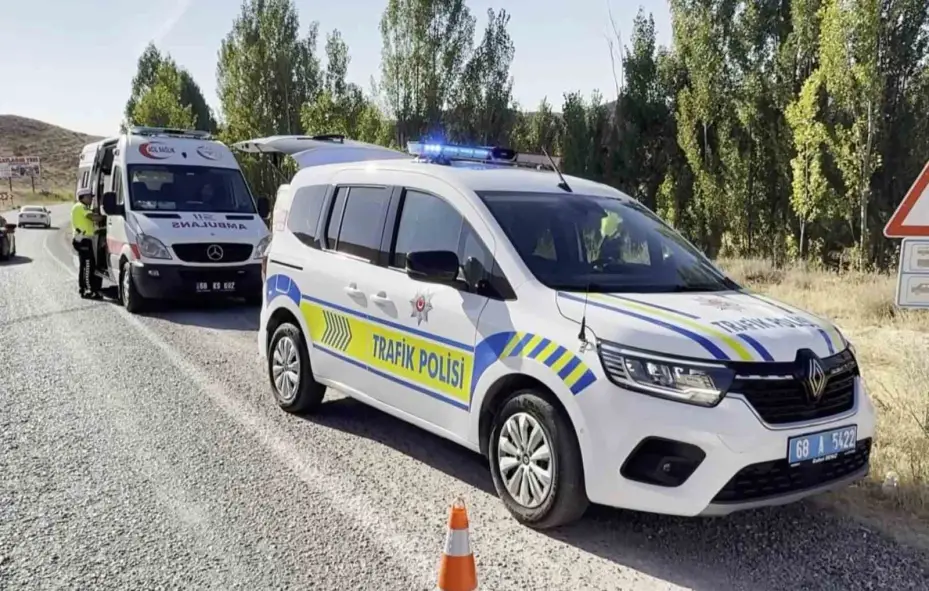 Virajı alamayan kamyonet takla attı: 2 yaralı