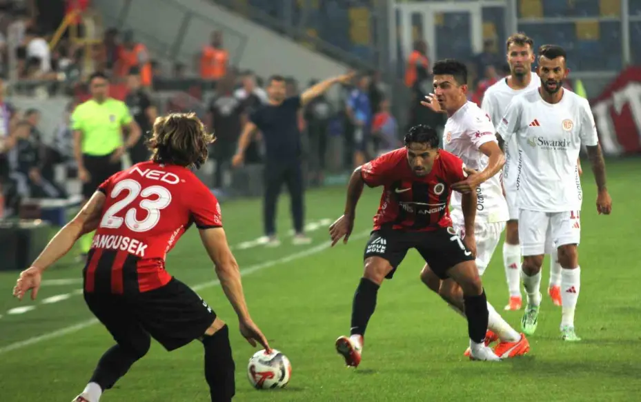 Trendyol Süper Lig: Gençlerbirliği: 0 - Antalyaspor: 0 (ilk yarı)
