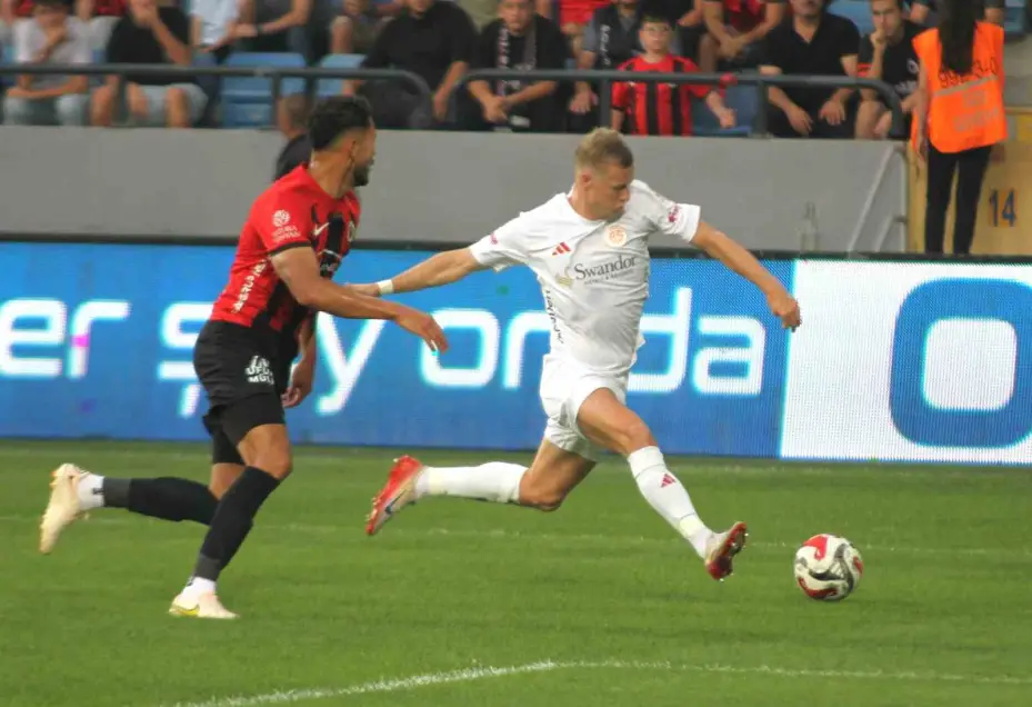 Trendyol Süper Lig: Gençlerbirliği: 0 - Antalyaspor: 0 (ilk yarı)
