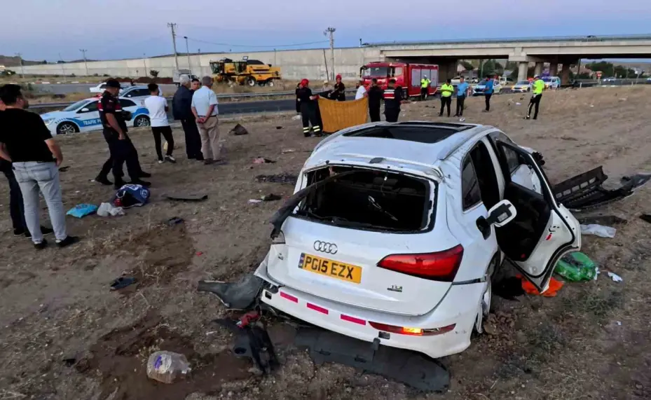 Gurbetçi ailenin otomobili takla attı: 1 ölü, 4 yaralı