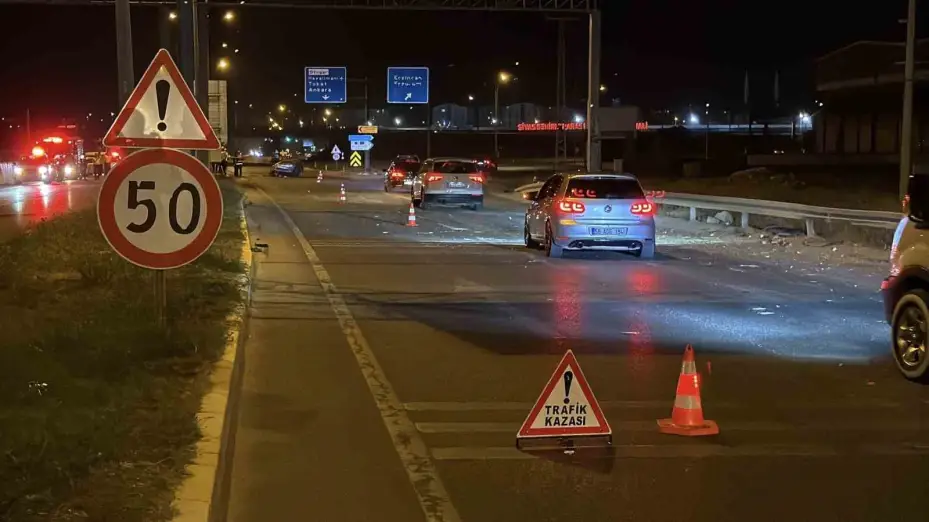 Bariyere çarpan otomobil metrelerce sürüklendi: 1 ölü, 1 yaralı