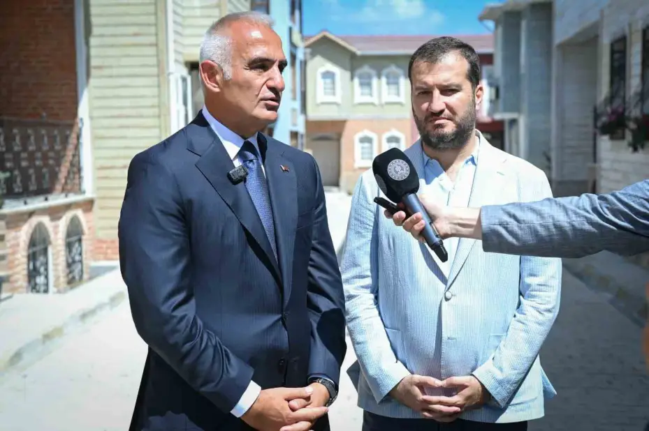 Bakan Ersoy’dan, Bozdağ Film Platolarına ziyaret