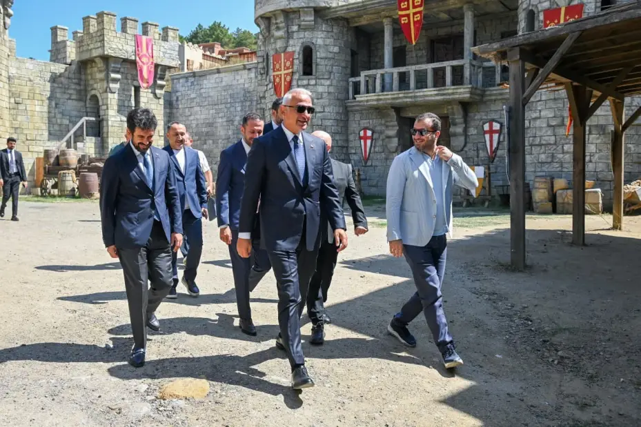 Bakan Ersoy’dan, Bozdağ Film Platolarına ziyaret