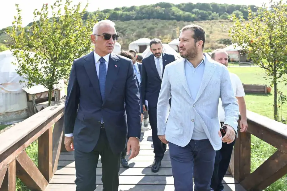 Bakan Ersoy’dan, Bozdağ Film Platolarına ziyaret