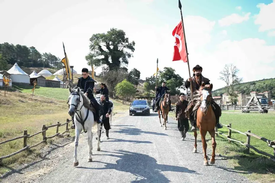 Bakan Ersoy’dan, Bozdağ Film Platolarına ziyaret