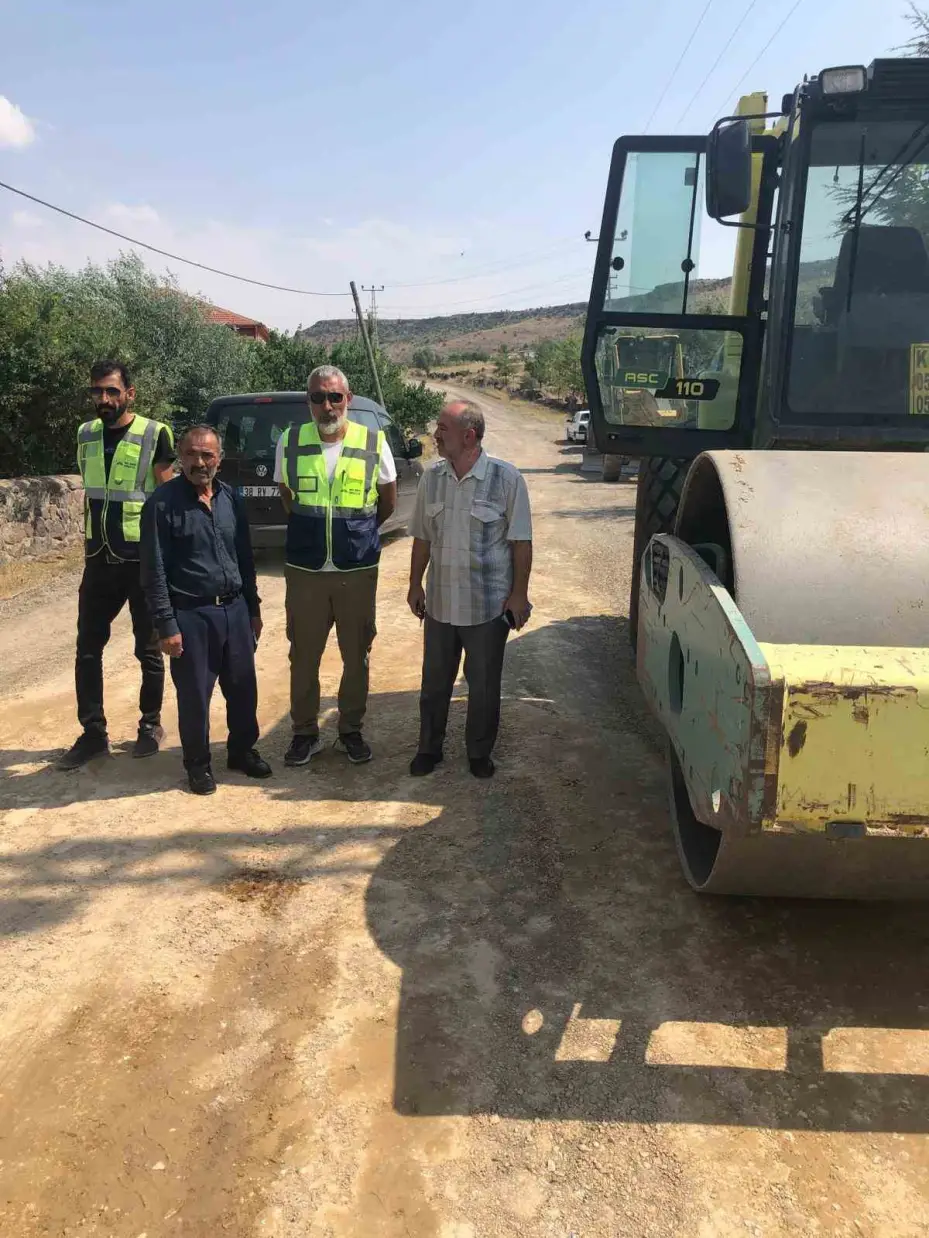 Amarat mahallesine 55 milyon TL’lik sıcak asfalt