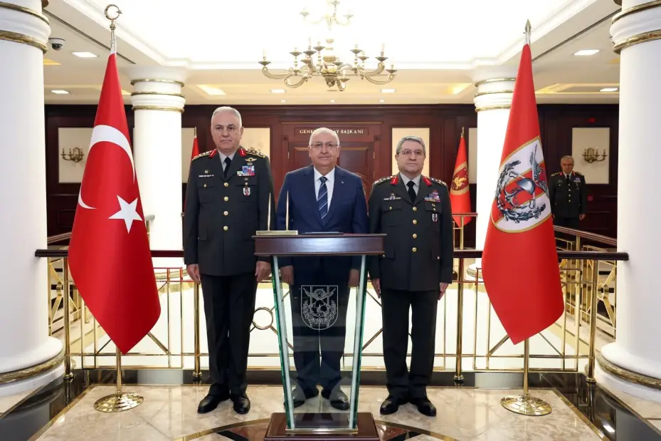 Bakan Güler, Genelkurmay Başkanlığındaki devir teslim törenine iştirak etti