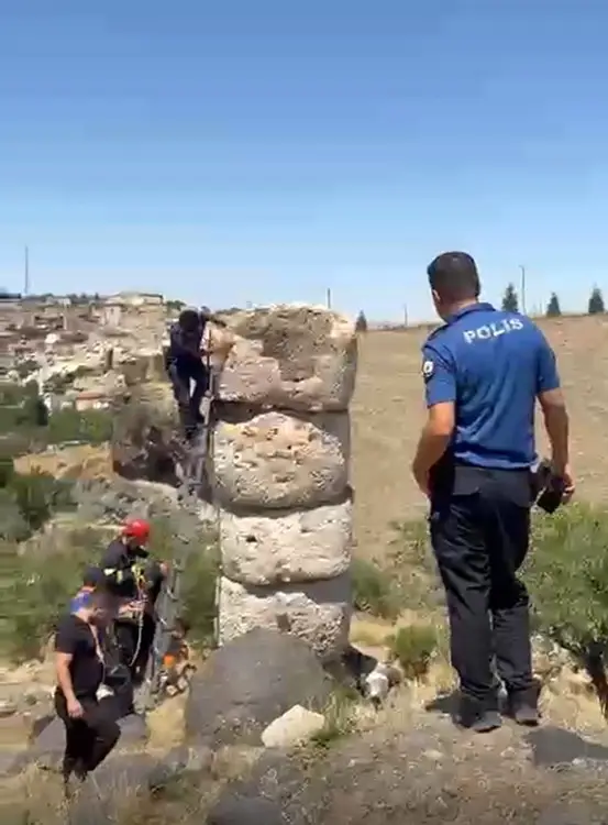 Video çekerken kuyuya düşen genci itfaiye kurtardı