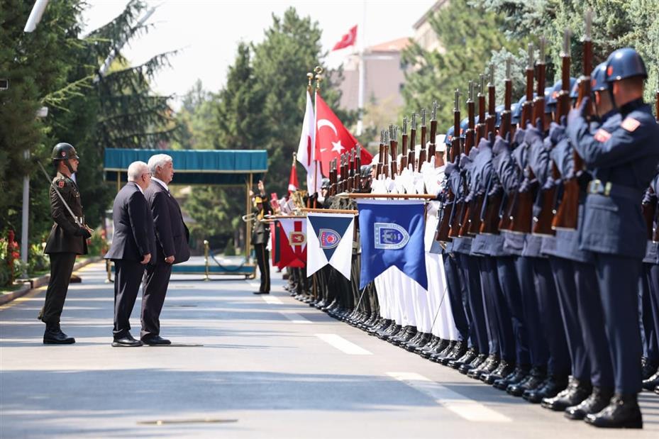 Milli Savunma Bakanı Güler, Japonya Savunma Bakanı Gen Nakatani ile bir araya geldi